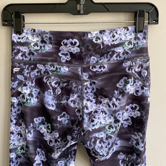 Fabletics Salar Printed Powerform Leggings Black Purple Floral XS NWT - Picture 3 of 6